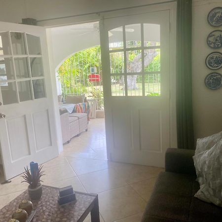 West Coast 1 Bedroom Apartment 66 - Close To Beach 圣詹姆斯 外观 照片