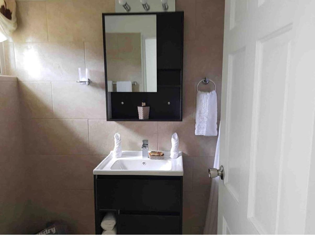 West Coast 1 Bedroom Apartment 66 - Close To Beach 圣詹姆斯 外观 照片
