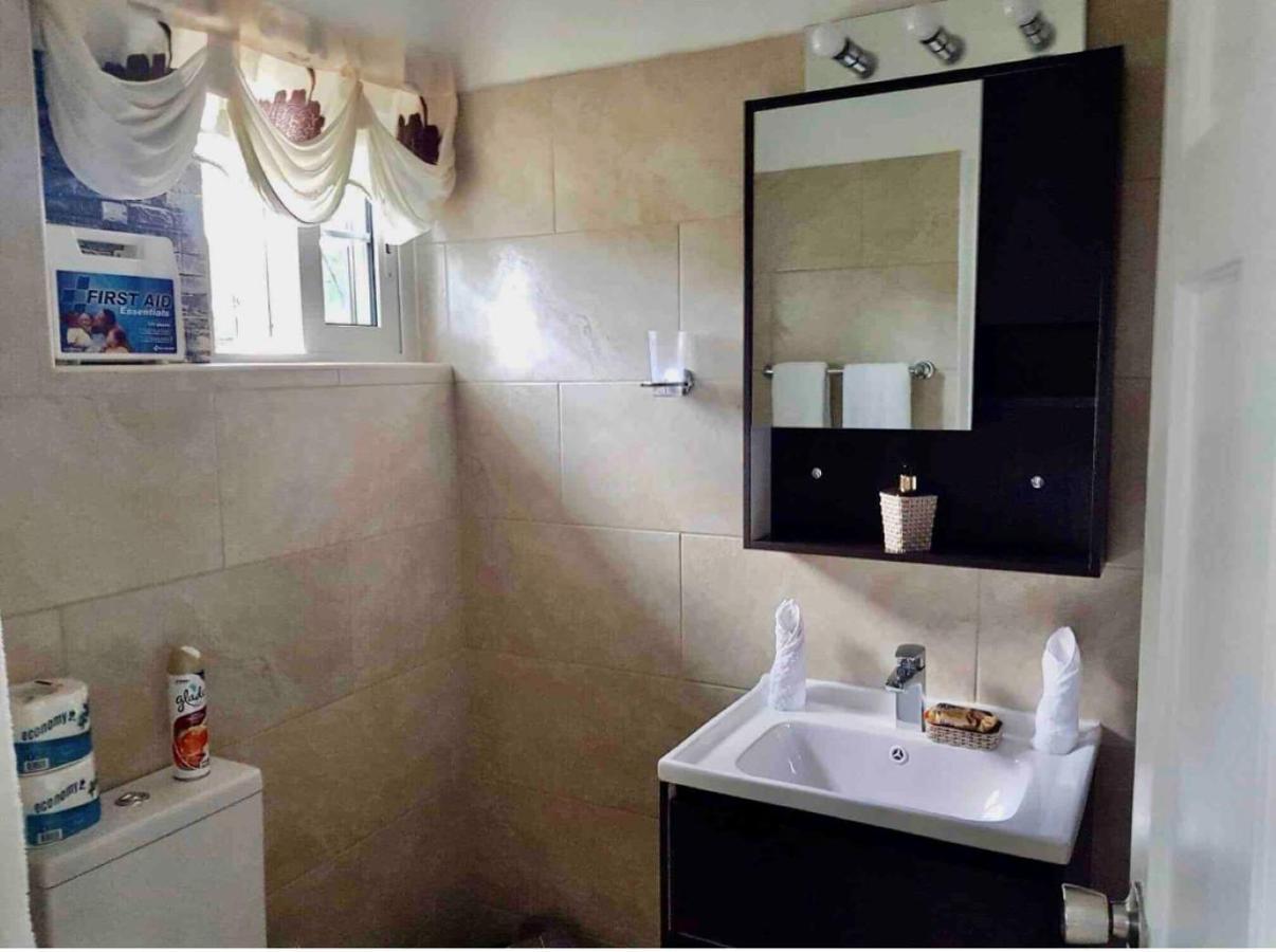West Coast 1 Bedroom Apartment 66 - Close To Beach 圣詹姆斯 外观 照片